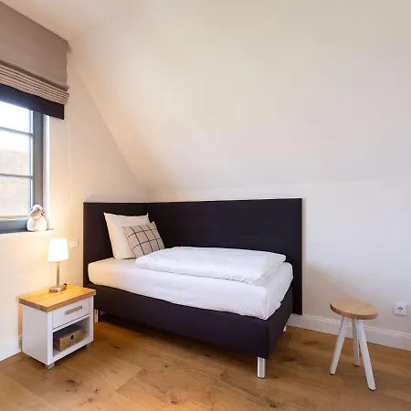 Reetland Am - Premium Reetdachvilla Mit 2 Schlafzimmern, Sauna Und Kamin E11 Σπίτι διακοπών Dranske