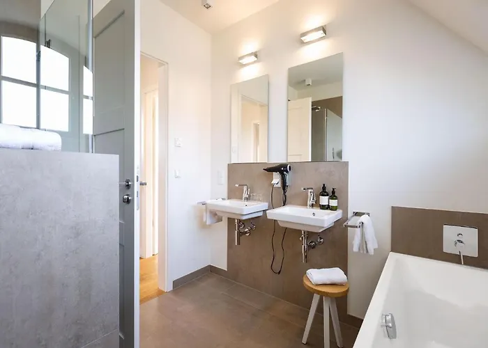 Reetland Am - Premium Reetdachvilla Mit 2 Schlafzimmern, Sauna Und Kamin E11 Dranske